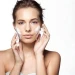 Pentingnya Membersihkan Wajah Sebelum Makeup: Langkah Penting untuk Tampilan Makeup yang Lebih Awet dan Bersih
