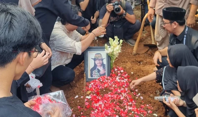 Penyanyi Jhoni Iskandar Tutup Usia, Pelantun 'Bukan Pengemis Cinta' Dimakamkan di Citeureup 