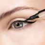 Fungsi Eyeliner dalam Makeup: Lebih dari Sekadar Garis di Mata