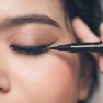 Tips Menggunakan Eyeliner bagi Pemula: Langkah Mudah untuk Tampilan Mata yang Memukau