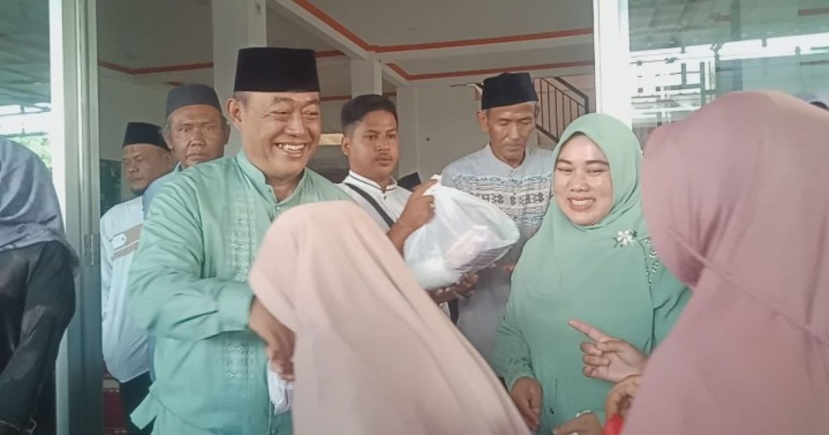 Jelang Ramadan, 850 Warga Desa Cicadas Terima Bantuan Sembako