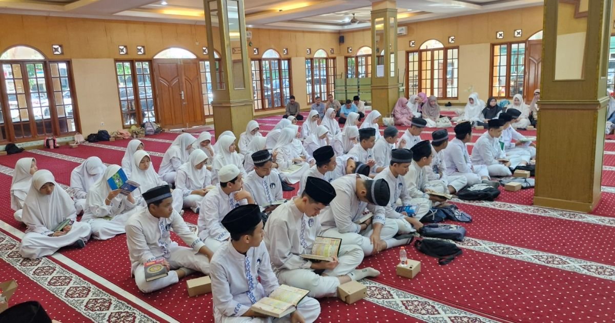 Cetak Generasi Qur’ani, SMP Islam Al Azhar 19 Cibubur Gelar Munaqosah Tahfidz