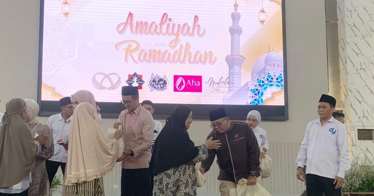 Anggota DPRD Jawa Barat, H. Ricky Kurniawan, Lc., (kemeja hitam) yang hadir dalam acara