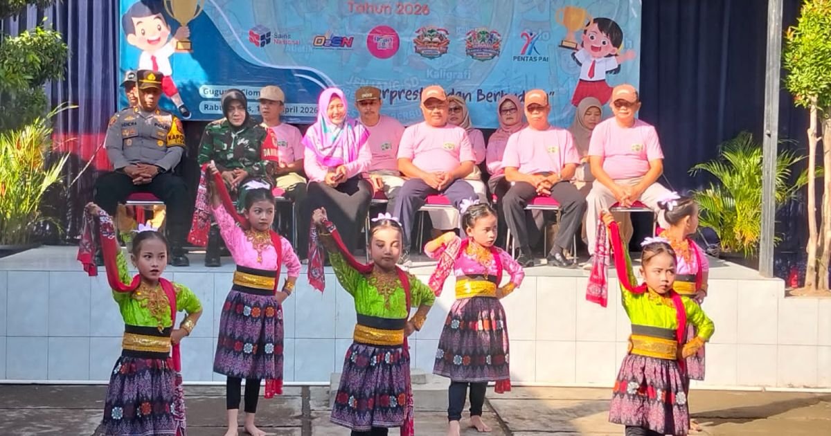 Ribuan siswa SD mengikuti Pembukaan lomba tingkat pelajar seperti OSN, FLS3N, O2SN, Pentas PAI, FTBI, dan OLTRAD di Kecamatan Ciomas, Kabupaten Bogor, berlangsung semarak pada Rabu, 15 April 2026