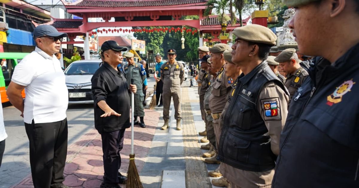 Sekretaris Daerah (Sekda) Provinsi Jawa Barat, Herman Suryatman, bersama Sekda Kota Bogor, Denny Mulyadi, melakukan peninjauan langsung untuk memastikan kesiapan Kirab Budaya Milangkala Tatar Sunda, Jumat (8/5/2026)/Foto: Diskominfo