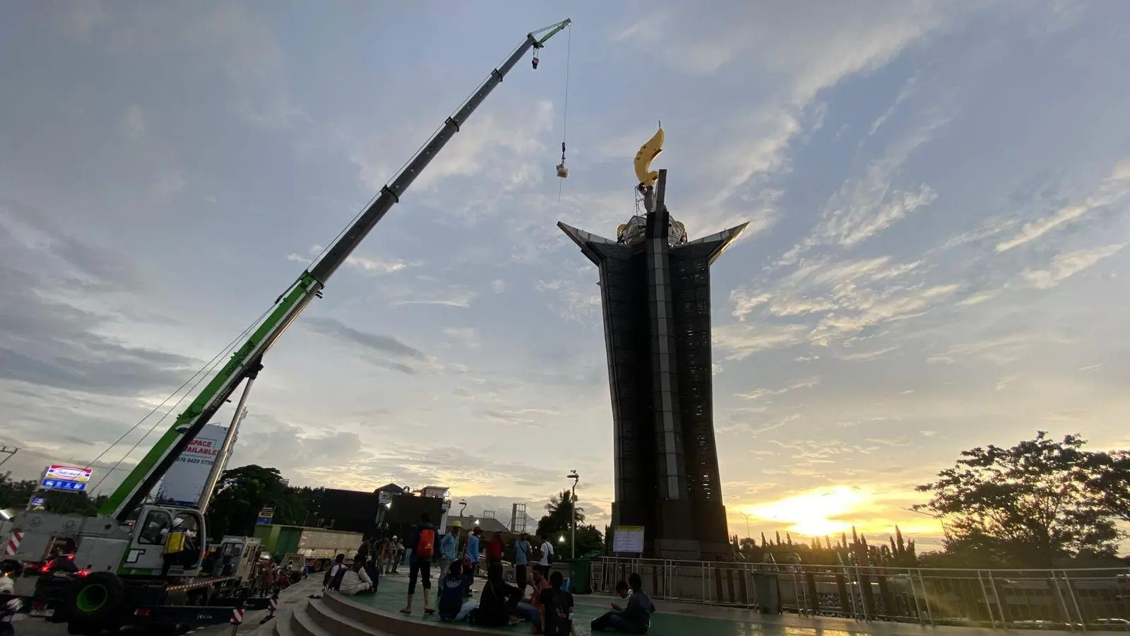 Kujang Raksasa Resmi Hiasi Tugu Pancakarsa di Bogor