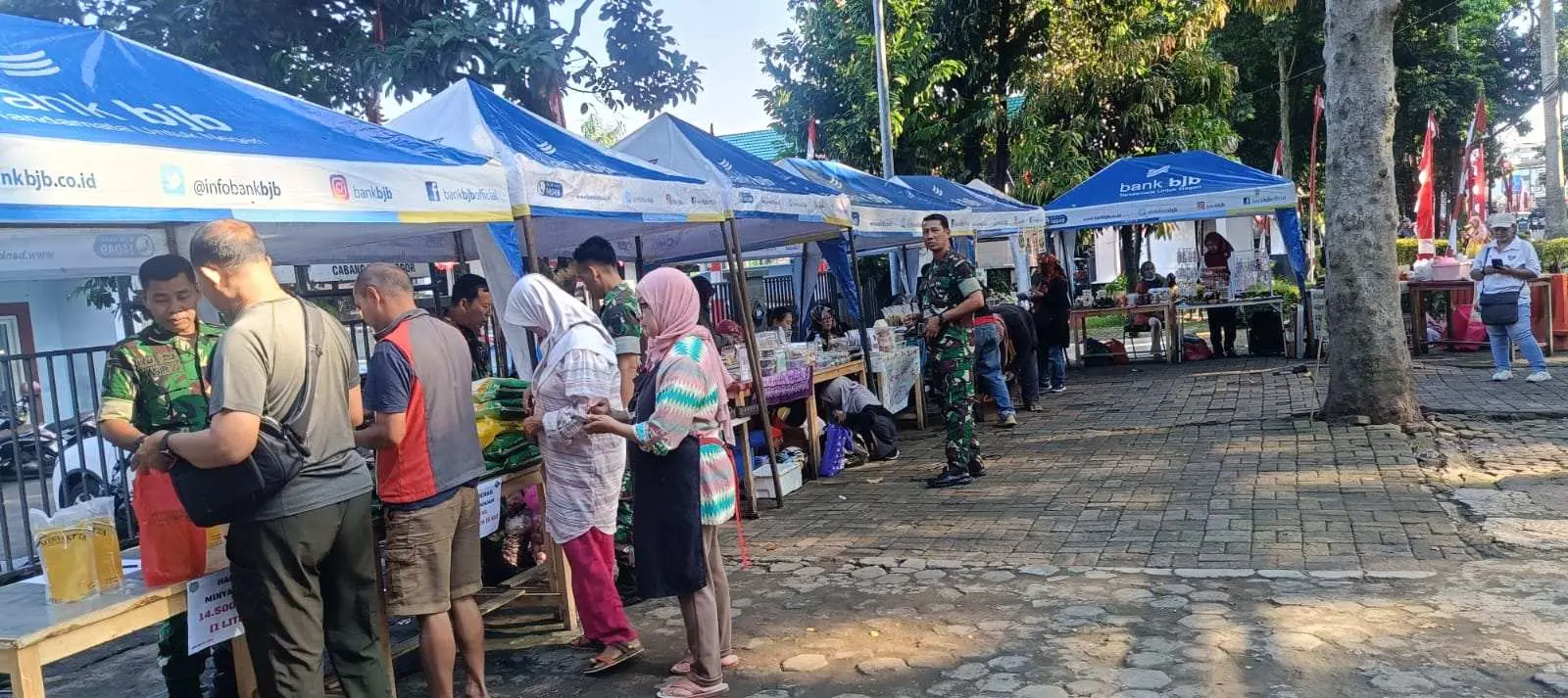 Ratusan Warga Kota Bogor Serbu Bazaar Murah TNI AD, Beras & Minyak Ludes Diserbu!