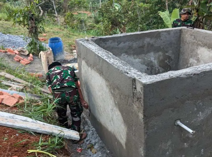 SATGAS TMMD Ke-125 Menjemput Harapan dari Setiap Tetes Air di Kaki Langit Cimanggu