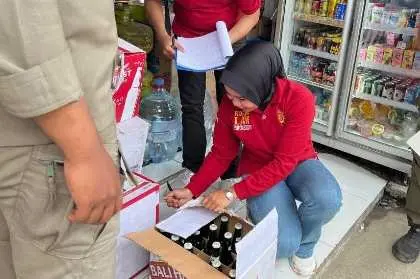 Satpol PP Bogor Sita 804 Botol Miras Ilegal di Ciawi