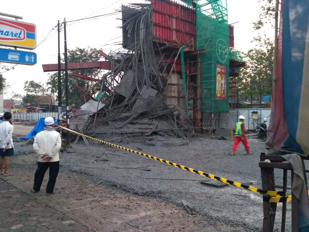 Tiang Tol di Jalan Baru Soleh Iskandar Roboh, 2 Pekerja Luka