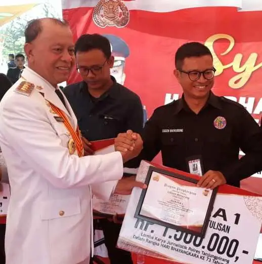 Gibson Anggota IWO, Juara 1 di Ajang Lomba Jurnalistik HUT Bhayangkara ke 73