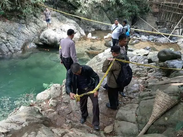 Curug Kancana Telan 2 Korban Jiwa Dievakuasi Polsek Babakan Madang