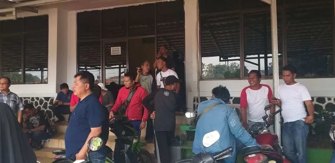 Merasa Terus Dibohongi, Puluhan Konsumen Green Citayam Tagih Developer