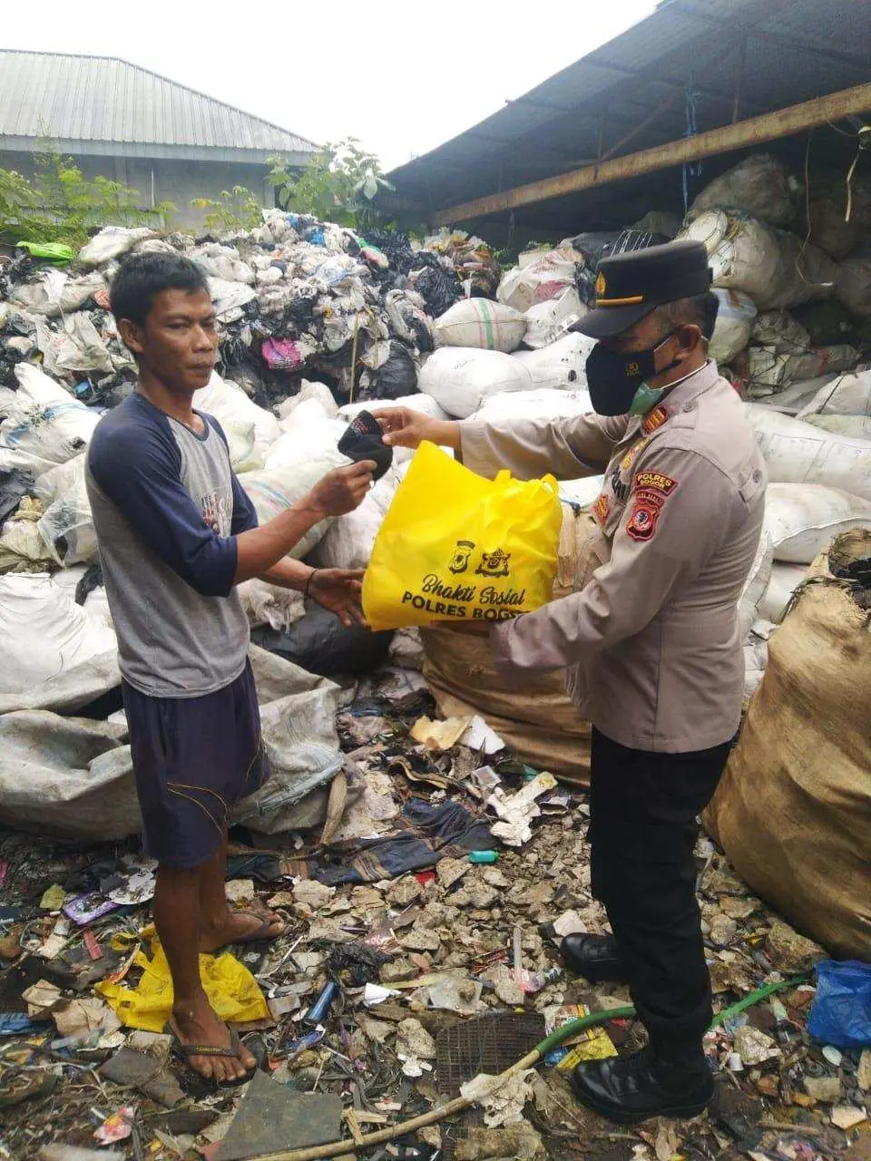 Bantu Warga Tidak Mampu, Polres Bogor Gelar Baksos Bersama Polsek Jajaran Diwilayah Polsek Cibinong