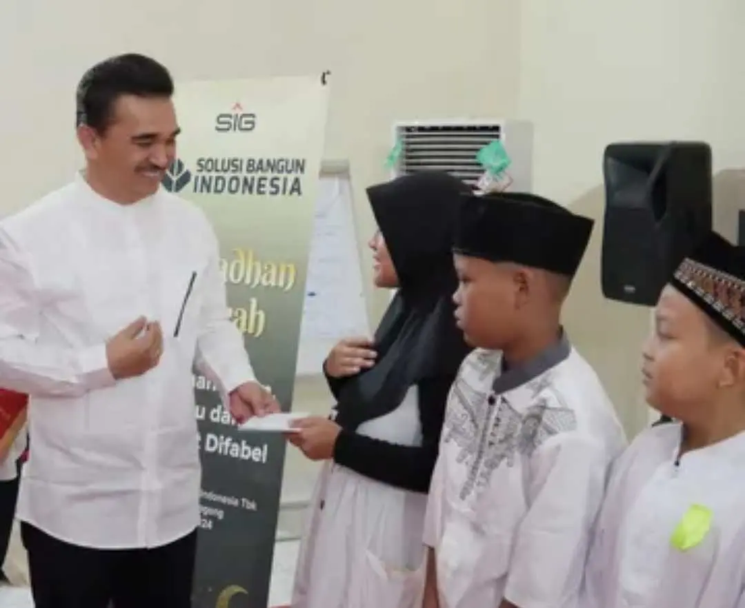 Jelang Hari Raya Idulfitri 1445 Hijriah, PT Solusi SBI Pabrik Narogong Berikan Santunan untuk Anak Yatim