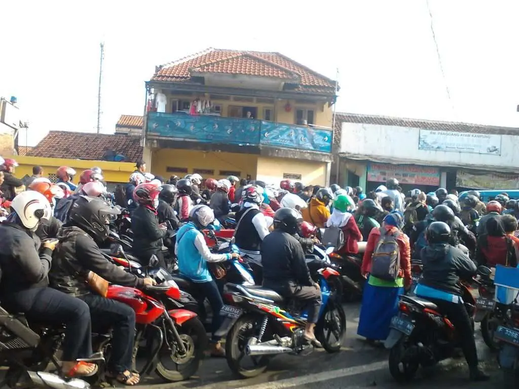 Perempatan Ciampea Macet Parah Layaknya Lebaran