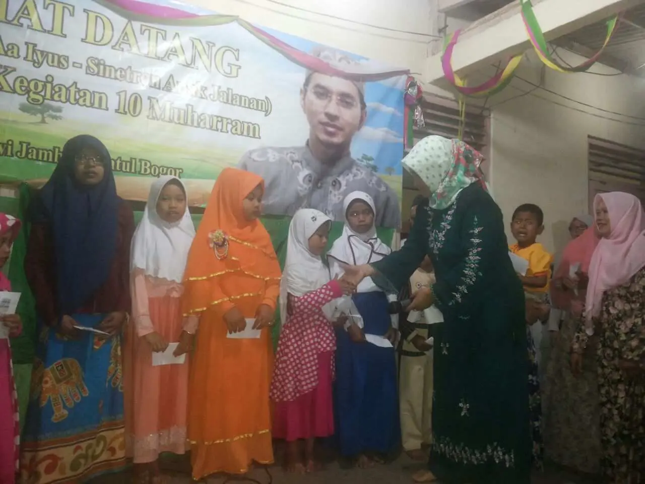 Santunan Yatim 10 Muharrom Desa Kadumanggu Bogor Berlangsung Meriah