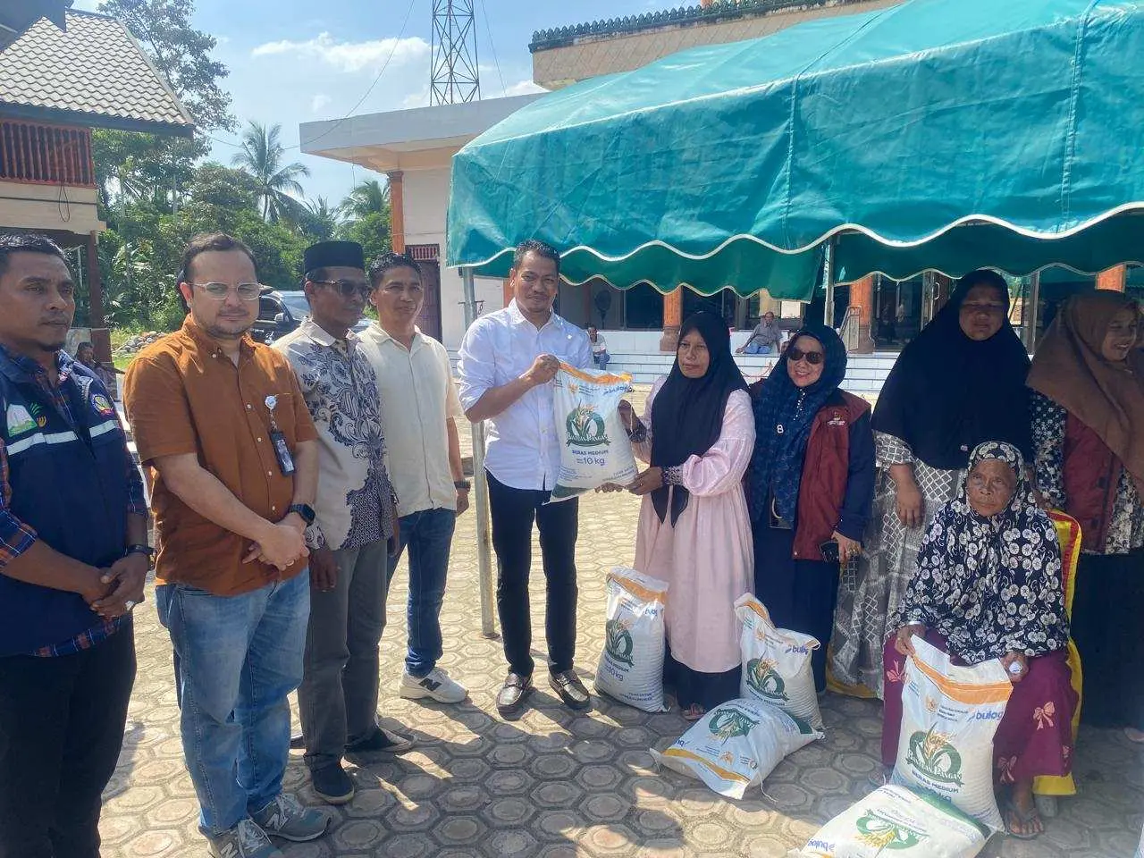 Wakil Bupati Aceh Timur Launching Perdana Bantuan Pangan