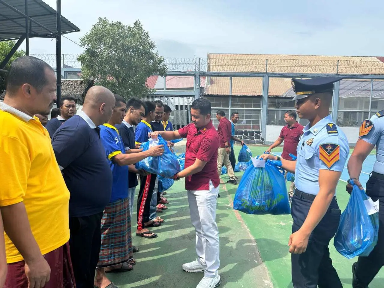 Pemenuhan Hak Dasar Warga Binaan, Lapas Kelas IIA Banda Aceh bagikan Peralatan Mandi 